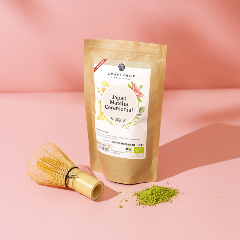 Matcha Zubereitung in der Schale