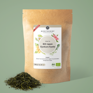 Die Vorderseite unseres BIO Japan Gyokuro Kyoto Tees enthält folgende Informationen: Handmade in Germany - Zutaten: Grüner Tee Gyokuro Kyoto aus kontrolliert biologischem Anbau (Japan) - 100g (ca. 30 Portionen) - BIO Zertifziert